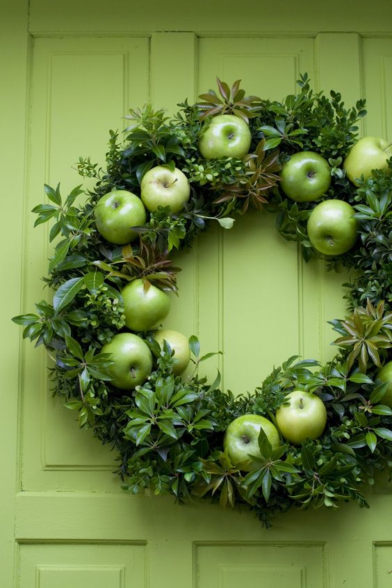 a bright green fall wreath of greenery and green apples is a chic and cool idea to rock in the fall