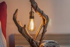 a quite unique driftwood table lamp that can be DIY