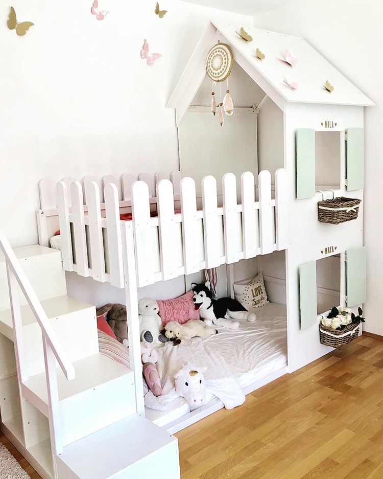 Turn your favorite bunk bed into a cute little house where your little princess would love to play. (2themarsandback)