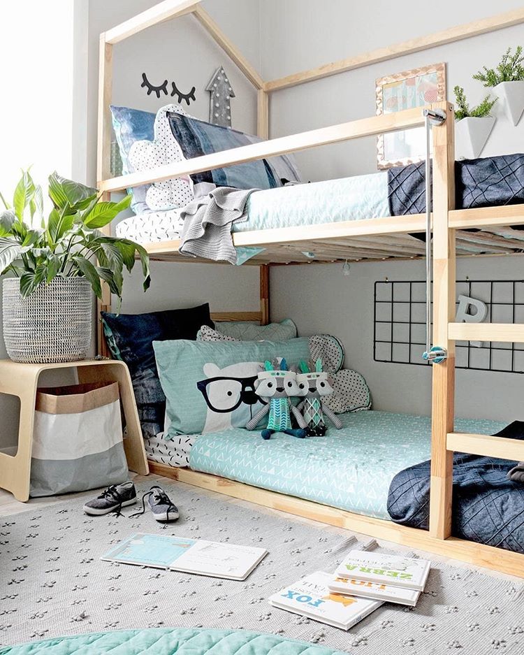 This bed features a DIY cool house top. Such simple upgrade could make it more personal. (boysroominspo)