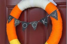 a simple yet stylish fall and halloween wreath