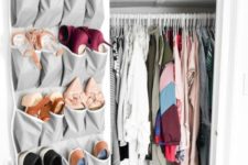 a fabric organizer on the closet door is great to store shoes or accessories, it’s modern, simple and saves floor and shelf space