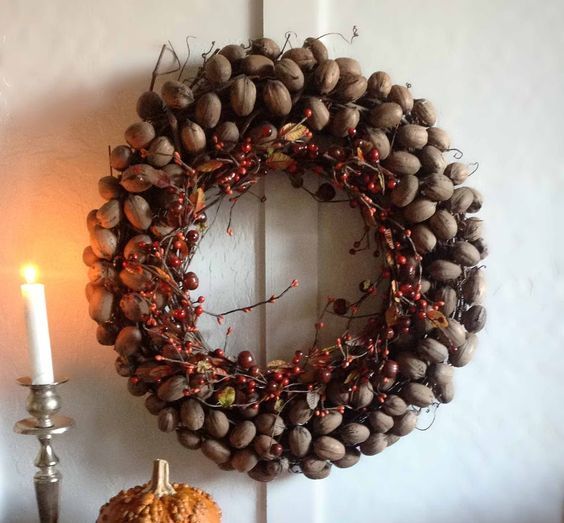 A pecan wreath with berries on branches is a lovely idea for a natural inspired outdoor space