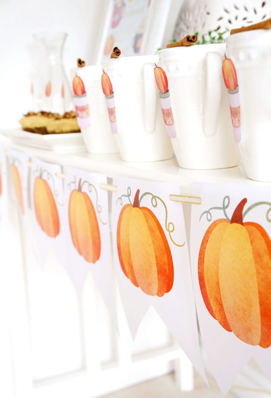 A vintage printable Thanksgiving banner with pumpkins is a fast and cool last minute decor idea