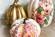 faux pumpkins painted with florals and gold are amazing for a girlish space or to decorate a vintage room