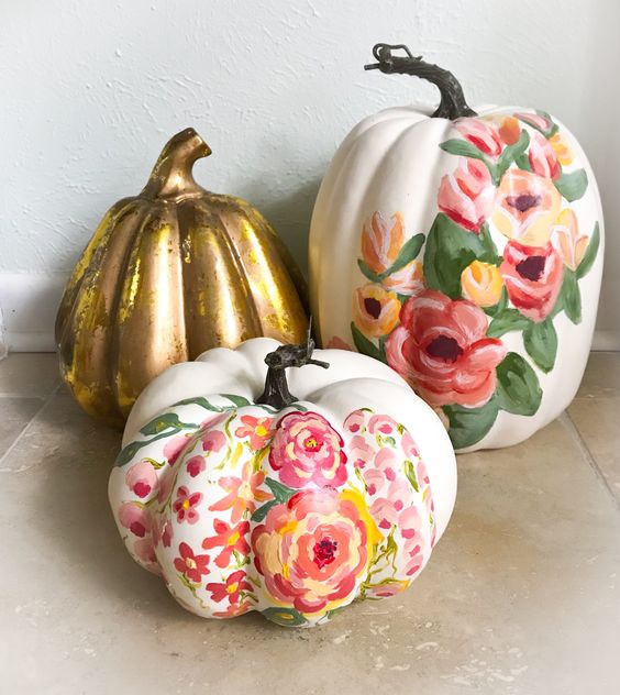 faux pumpkins painted with florals and gold are amazing for a girlish space or to decorate a vintage room