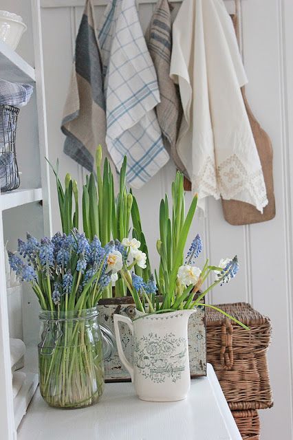simple spring decor – a jar, a jug and a box with bulbs is all you need not only for a Scandinavian space