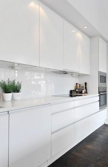 51 Trendy Minimalist Solid Glass Kitchen Backsplashes - DigsDigs