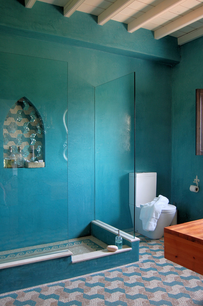 A Mediterranean bathroom with painted walls but creatively tiled flooring. (Casa Mosaica Studio)