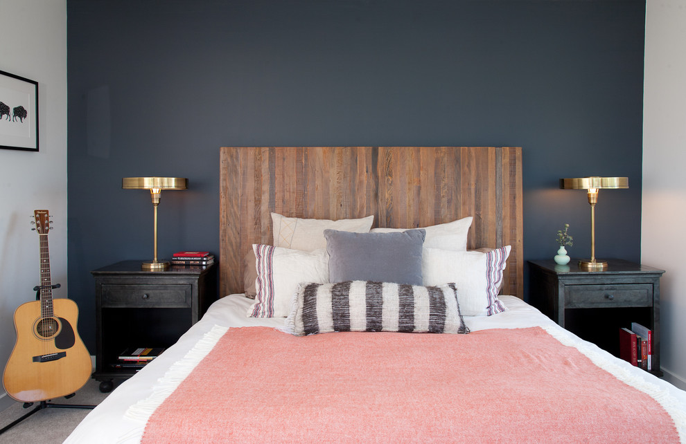 repurposed wood is a perfect material for a headboard in a modern men bedroom (Geremia Design)