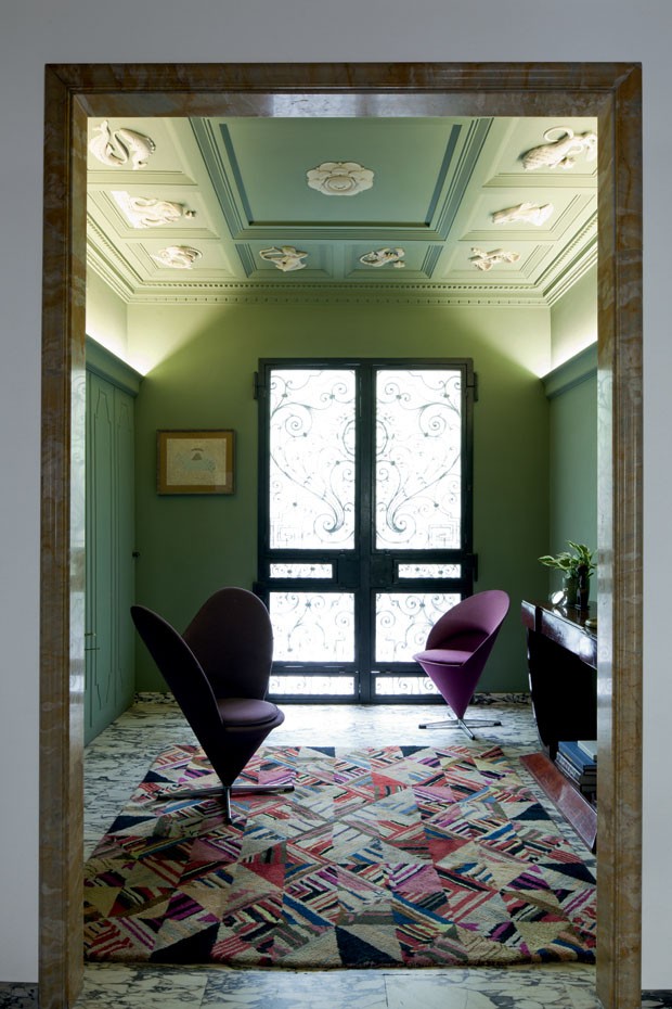 In the entryway with a zodiacal ceiling there are two armchairs by Verner Panton   Heart Cone (1959) and Cone (1958)