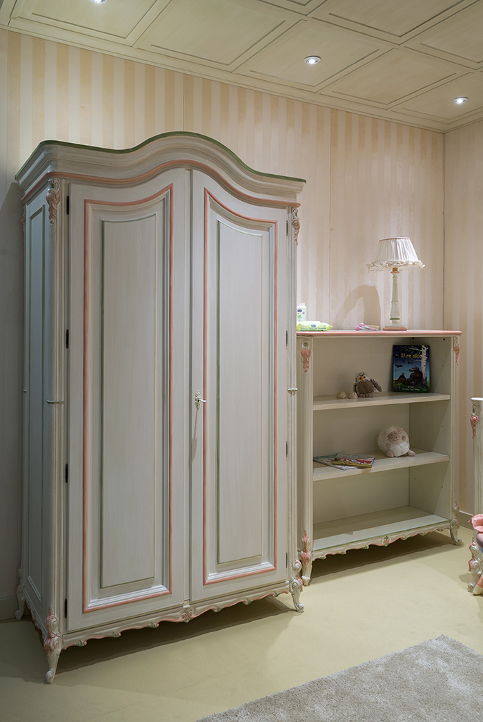Luigina wardrobe with a pink trim and a storage shelf with floral edges