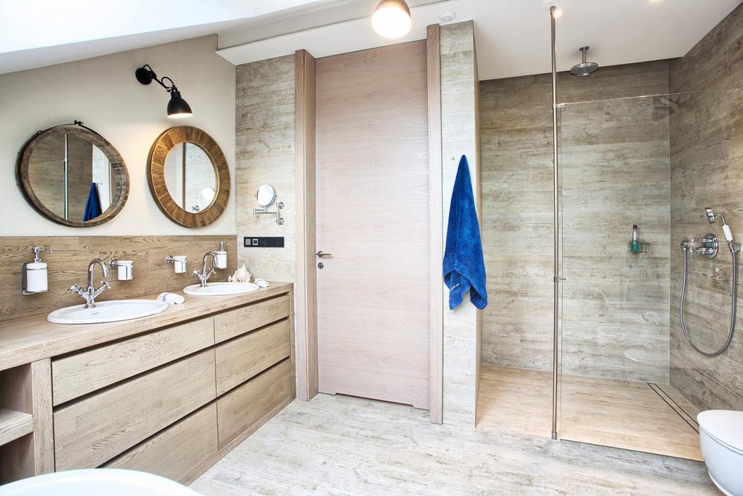 04 Wood gives the bathroom warmth and style