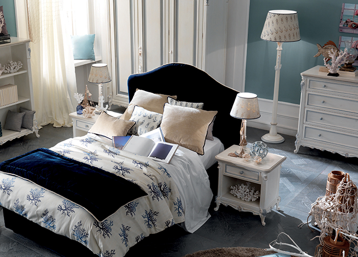 The bedding with sea prints like corals complete the bed