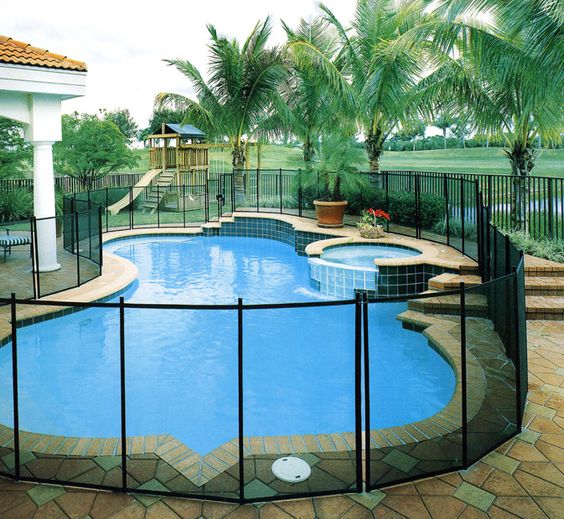Glass screen fence for a child proof pool