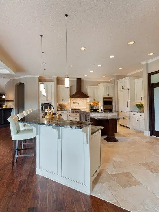 19 Kitchen island on the border of two floors