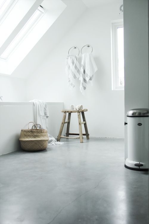 29 white bathroom with polished concrete floors that aren’t afraid of humidity