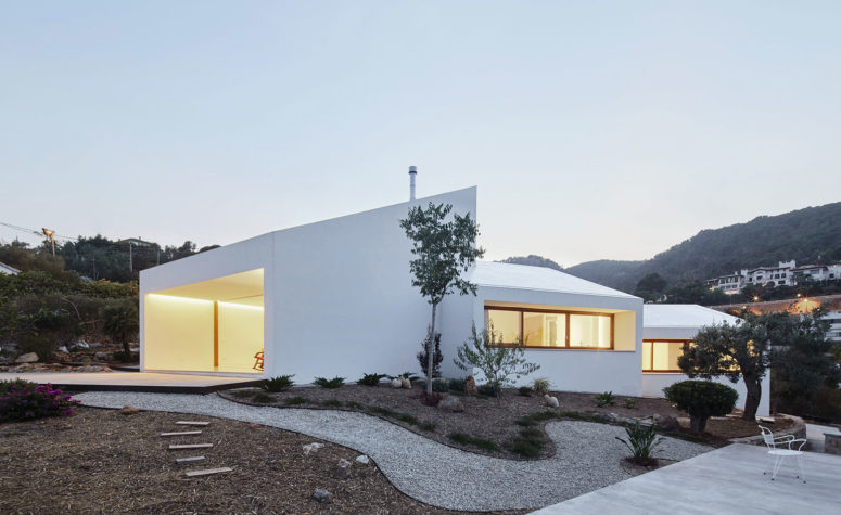 Minimalist MM House Constructed Of White Boxes