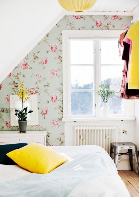 cute floral wallpaper for a girl's bedroom
