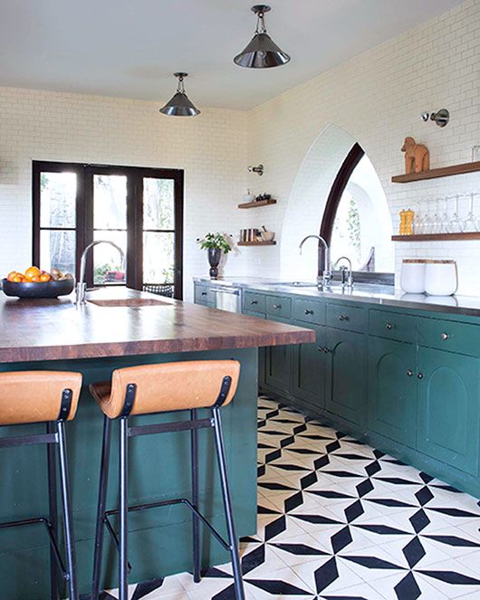 black and white patterned tile make the whole kitchen decor
