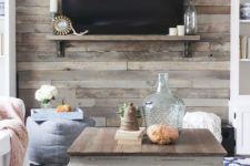 06 rustic pallet wall to accentuate a TV
