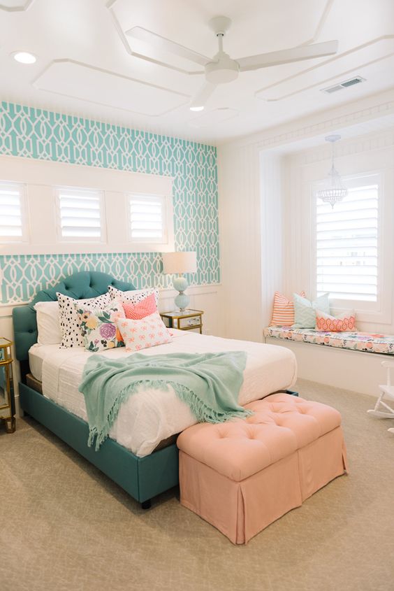 turquoise wallpaper highlights the bed look