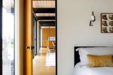 18 cork floors highlight the mid-century modern decor of this bedroom