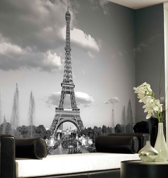 Eiffel Tower mural adds chic and exquisiteness to every space