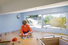 32 cork flooring in a kids’ playroom keeps it clean