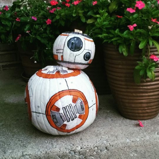 BB-8 made of two painted pumpkins for stunning geek Halloween decor