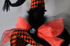 02 bold orange and black witch hat display is a simple yet cool decoration that matches many parties
