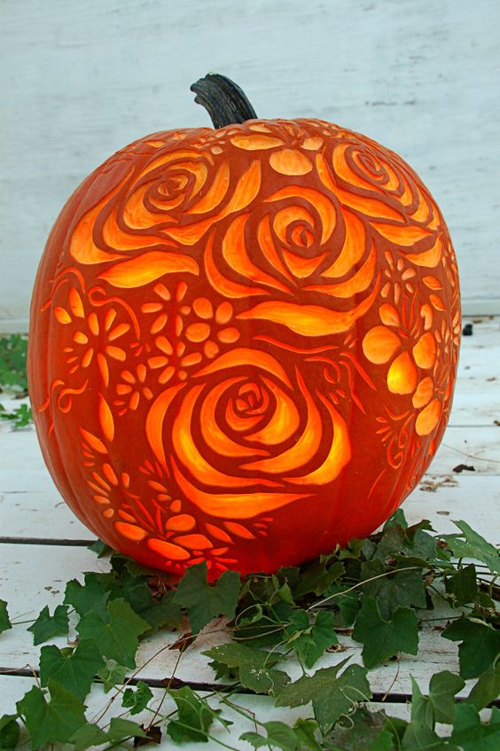 bouquet of flowers carved on a pumpkin is a cool romantic piece