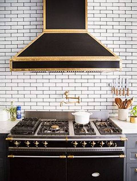The hood and cooker are art deco, in black and gold. Masterpieces are created here