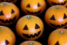 04 mandarins decorated as pumpkin jack-o-lanterns will excite your guests