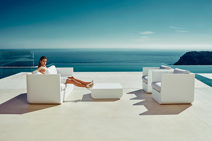 Look, how striking this furniture looks in front of seascape