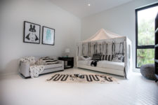 05 The kid’s room is done with a Scandinavian flavor and in a classic combo of black and white