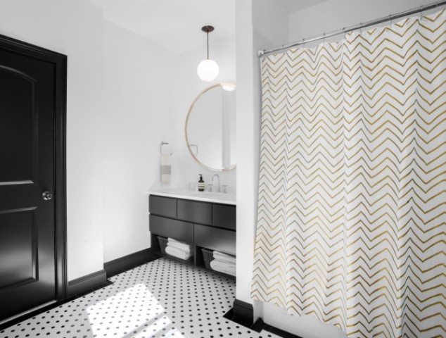 Another bathroom shows up two different prints for a chic look   polka dot and chevron