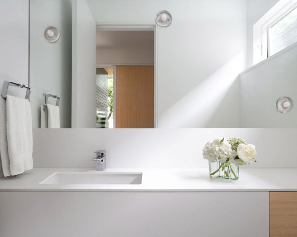 The bathroom is a white one, it's modern, simple and chic