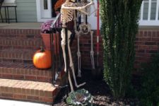 13 skeletons doing garden work will give a humorous touch to your yard