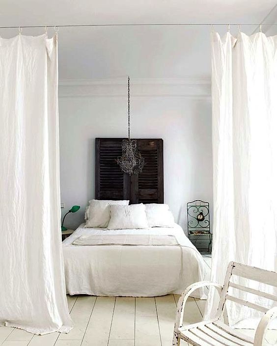 white curtains here add to the vintage decor of the room and highlight it