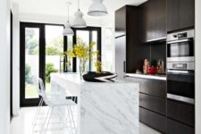 22 strong 90 degree angles on both sides of the countertop create a contemporary statement