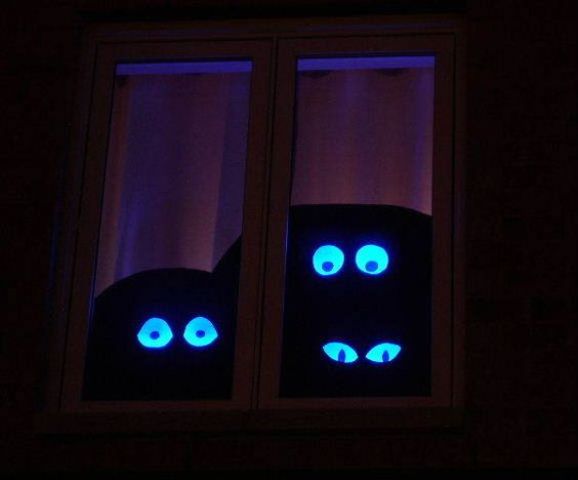spooky eyes from cardboard will make a cool effect on your guests