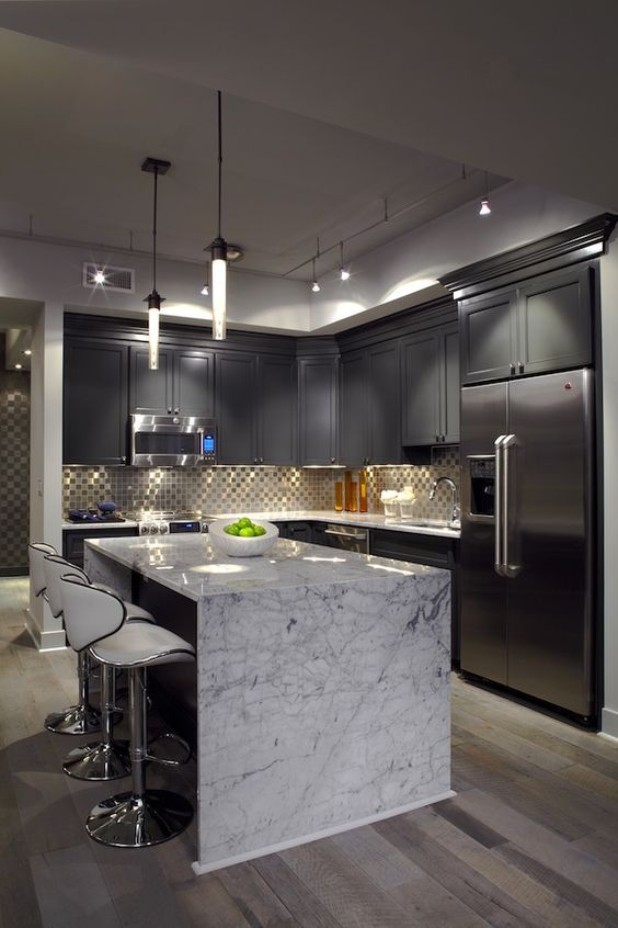 Grey shaker cabinets look pulled off with a neutral colored marble countertop