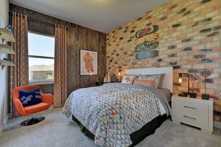 eye-catchy headboard brick wall makes this mid-century modern room cooler