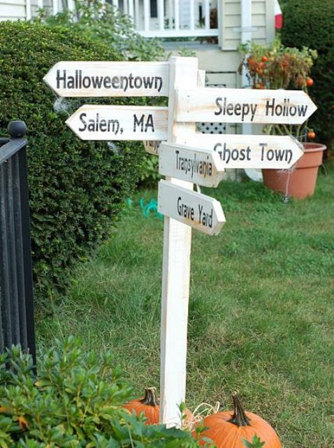 you can make this Halloween sign yourself using some plywood or pallets
