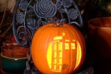 33 carved Tardis pumpkin for Doctor Who fans