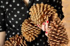 35 giant pinecones are sure to become a focal point in your room