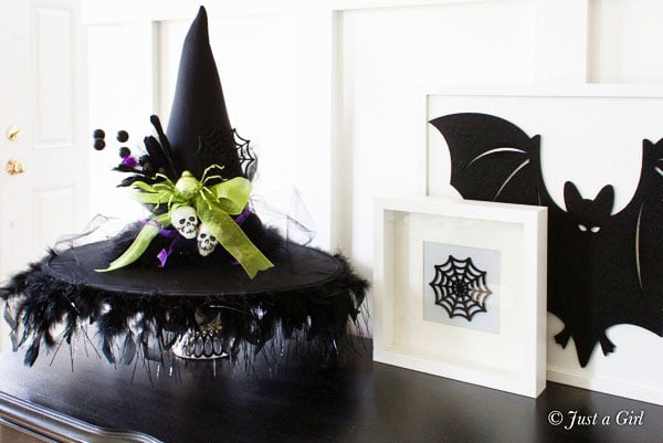 DIY Witch Hat Centerpiece. Turn an old hat and a bunch of glittered spiders into a cool piece of mantel's decor. (via tidymom.net)