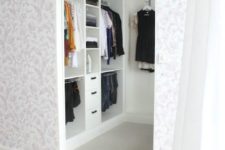 03 very small walk-in closet in white with a leading rack on the left wall