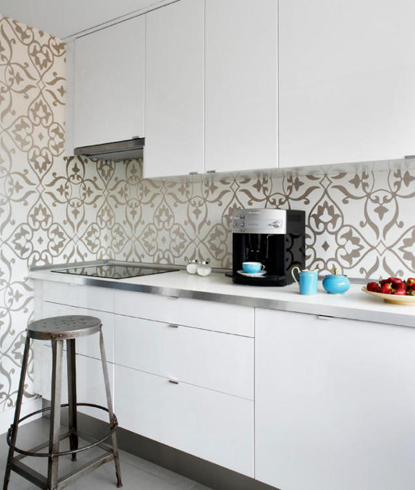 The kitchen is modern with a glam twist, which is expressed by silver patterned wallpaper
